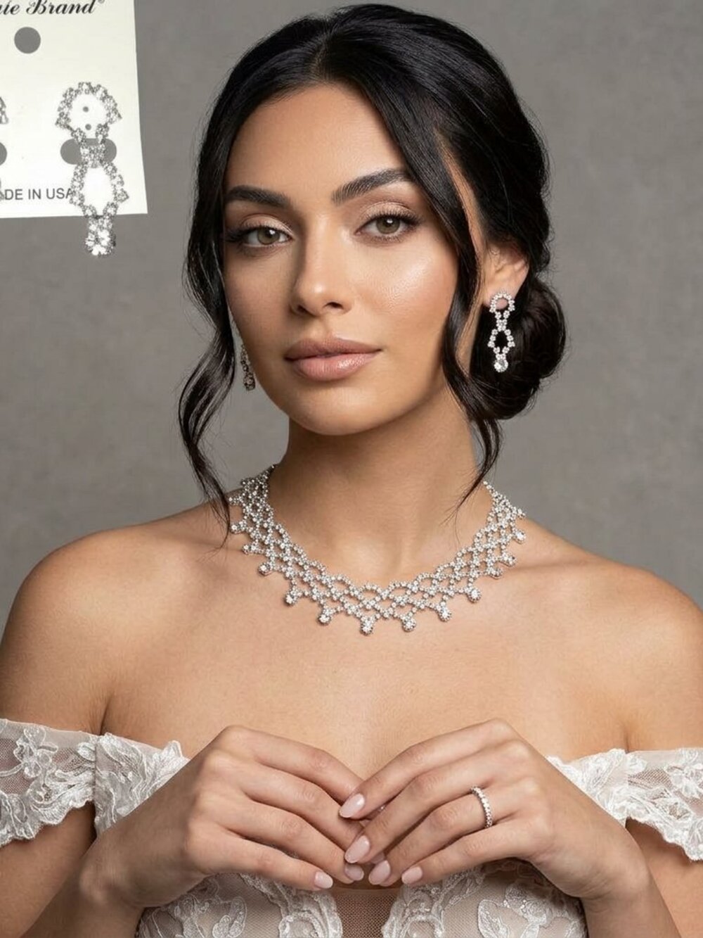 NWOT Gorgeous Bridal Elegant Rhinestone Silver Necklace and Earring Set